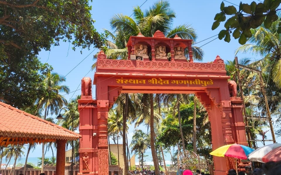 गणपतीपुळे – कोकणच्या निसर्गसौंदर्याचा आणि श्रद्धेचा सुंदर संगम 🌴🙏